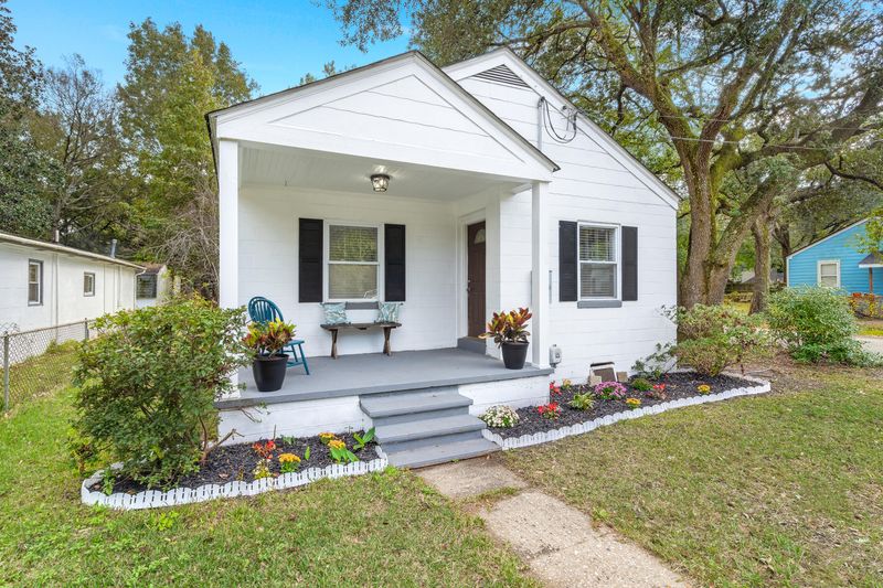 1113 Berkeley St, Hanahan, SC 29410