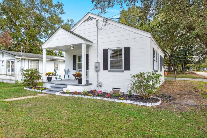 1113 Berkeley St, Hanahan, SC 29410
