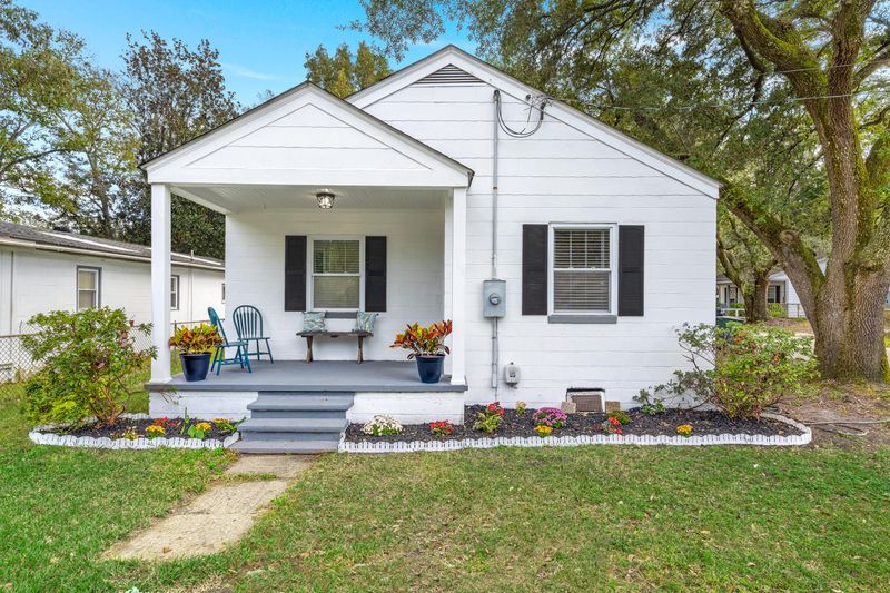1113 Berkeley St, Hanahan, SC 29410