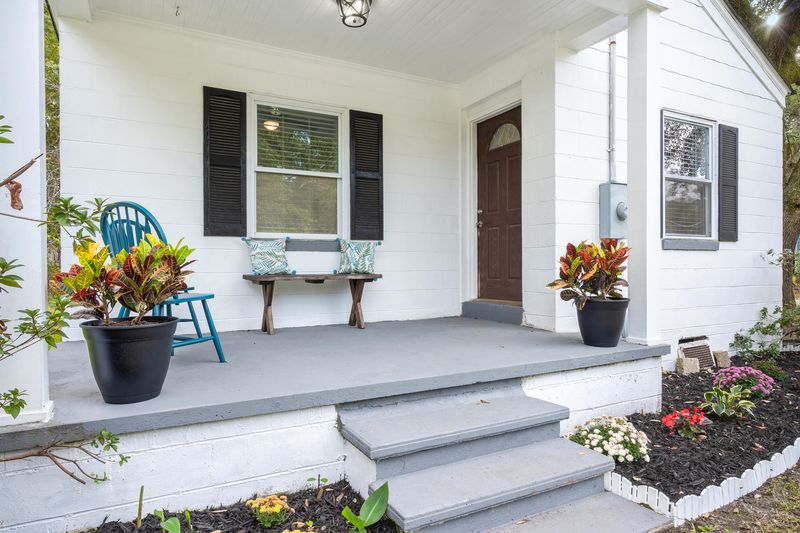 1113 Berkeley St, Hanahan, SC 29410