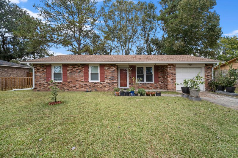 7704 Nellview Dr, North Charleston, SC 29418
