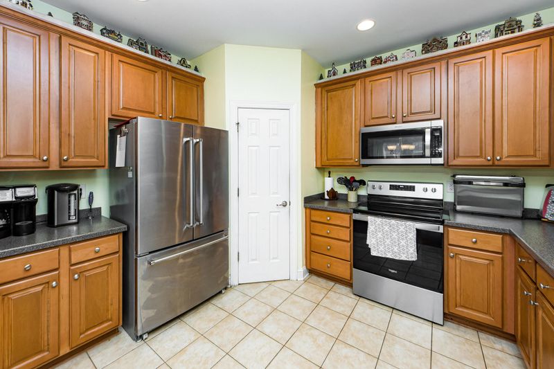 5221 Mulholland Dr, Summerville, SC 29485