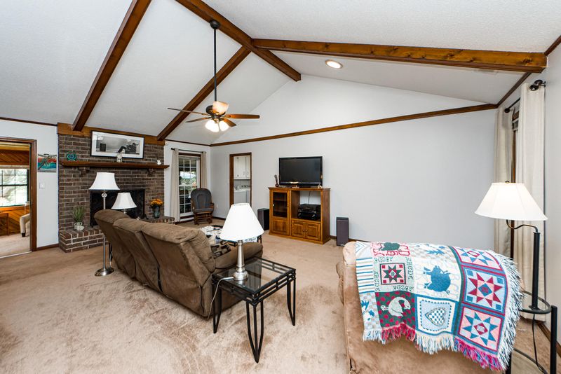 827 Hemmingway Dr, Charleston, SC 29414