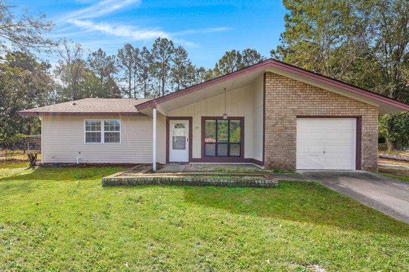 305 Mountain Pine Rd, Moncks Corner, SC 29461