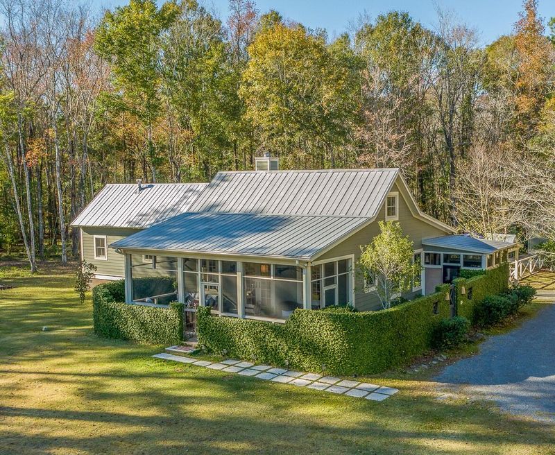 211 Sea Horse Ln, Huger, SC 29450