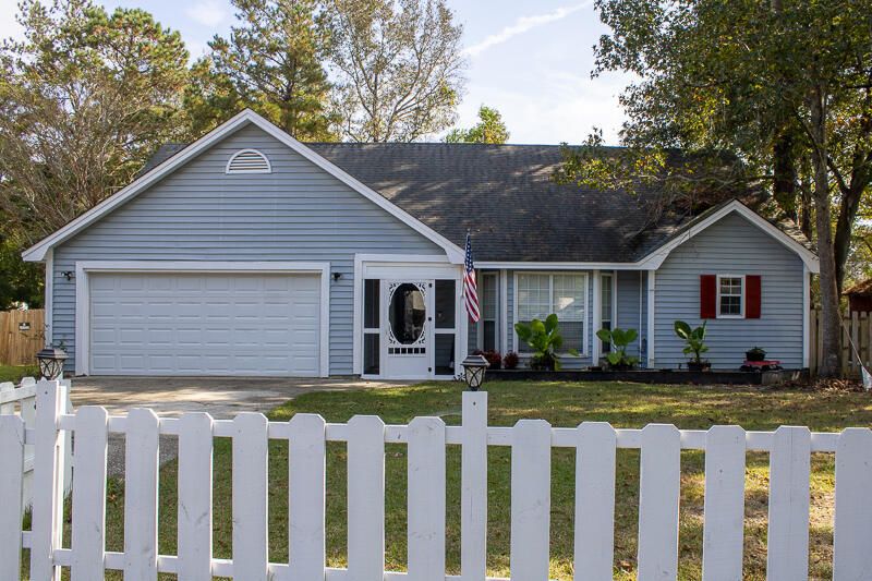 1304 Winterberry Ave, Goose Creek, SC 29445
