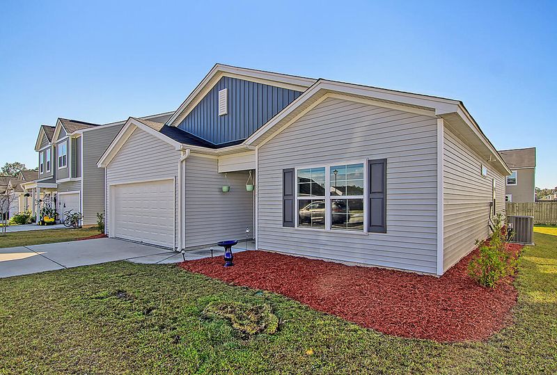 254 Hyrne Dr, Goose Creek, SC 29445