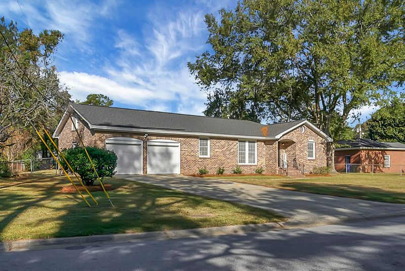 2396 Vistavia Rd, North Charleston, SC 29406