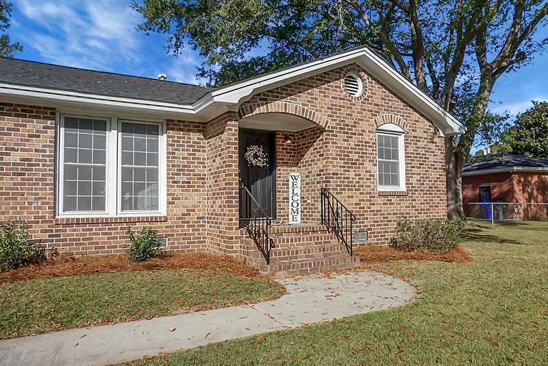 2396 Vistavia Rd, North Charleston, SC 29406