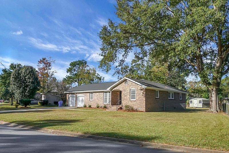 2396 Vistavia Rd, North Charleston, SC 29406