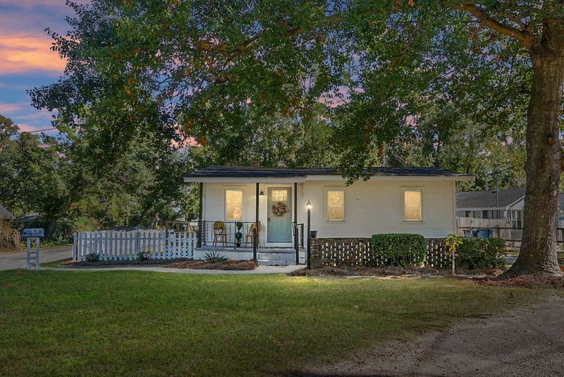 1761 Savage Rd, Charleston, SC 29407