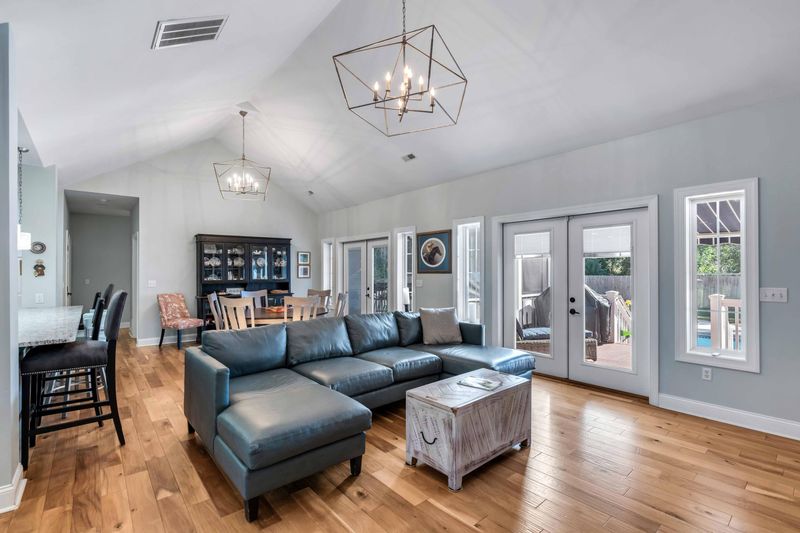 961 White Point Blvd, Charleston, SC 29412