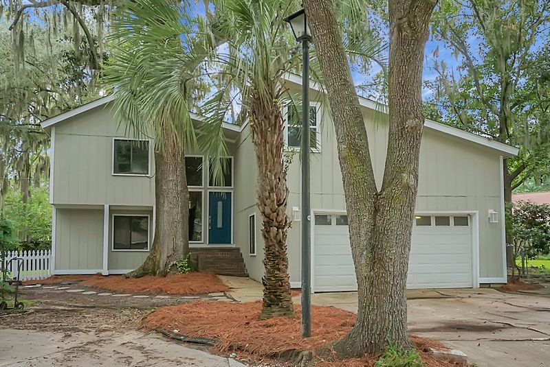 106 Queens Ct, Summerville, SC 29485