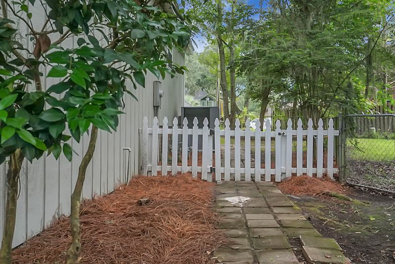 106 Queens Ct, Summerville, SC 29485