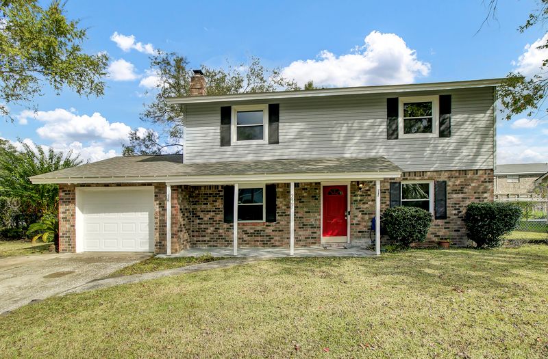 221 Horseshoe Dr, Goose Creek, SC 29445