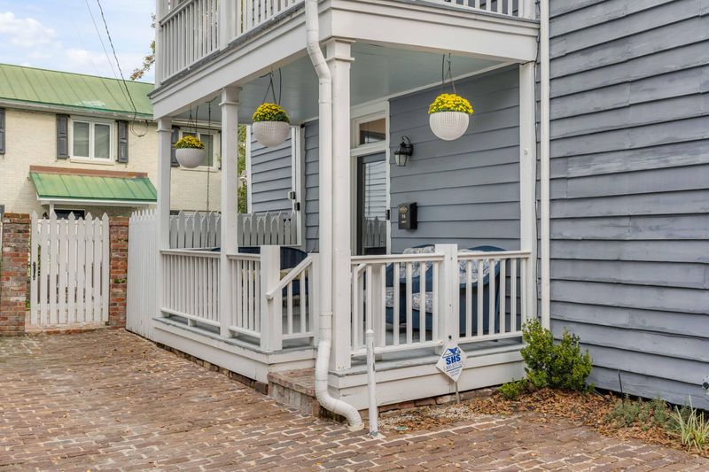96 Queen St, Charleston, SC 29401