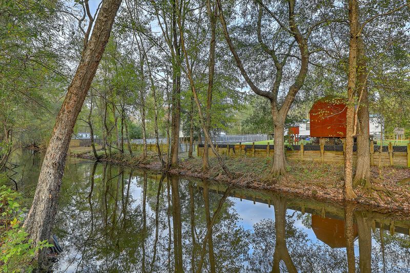 140 Shad Row Dr, Ridgeville, SC 29472