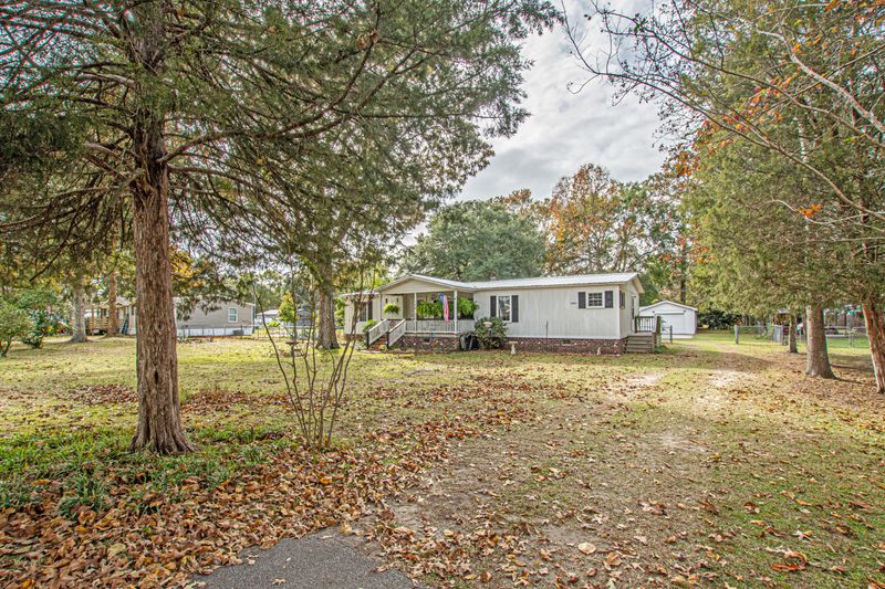 106 Bonneau St, Bonneau, SC 29431