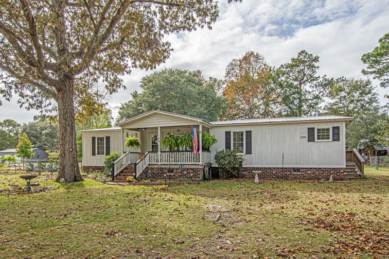 106 Bonneau St, Bonneau, SC 29431