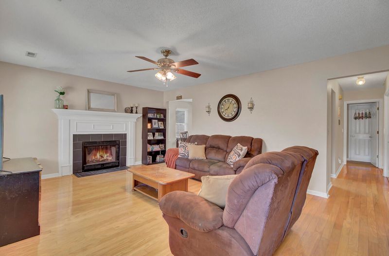 2293 Boulder Ct, North Charleston, SC 29406