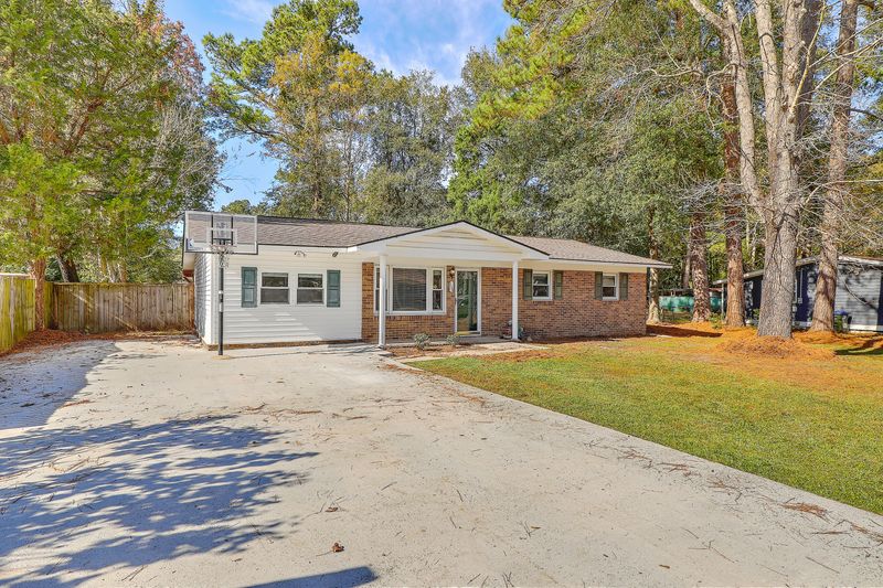 116 Helen Dr, Summerville, SC 29483