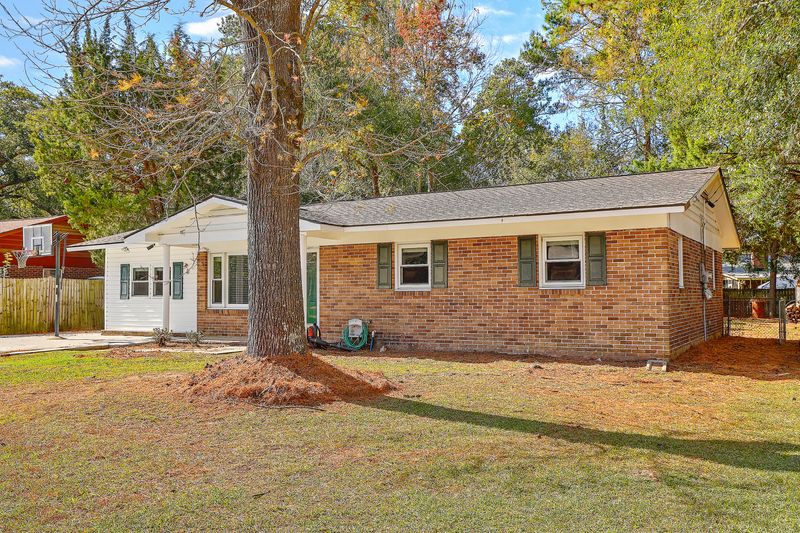 116 Helen Dr, Summerville, SC 29483