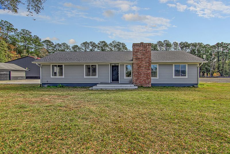 527 Farmview Ln, Huger, SC 29450