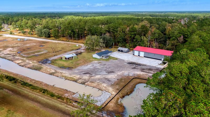 527 Farmview Ln, Huger, SC 29450
