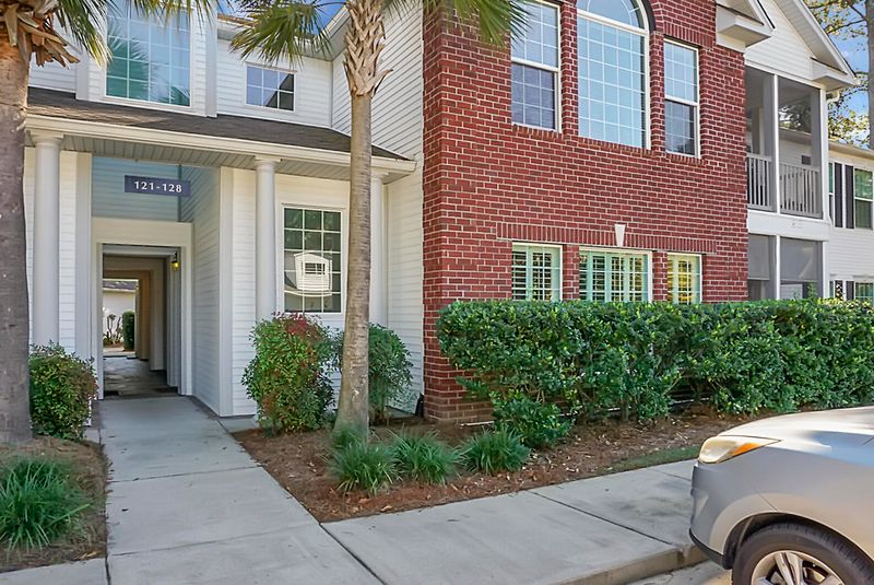 124 Golf View Ln, Summerville, SC 29485