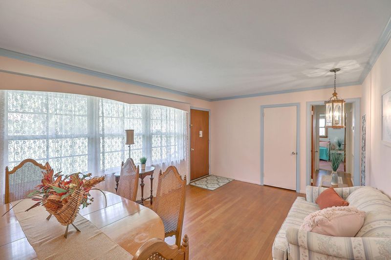 1107 Yeamans Hall Rd, Hanahan, SC 29410