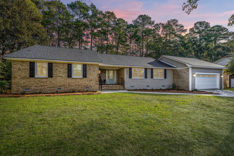 211 Shaftesbury Ln, Summerville, SC 29485