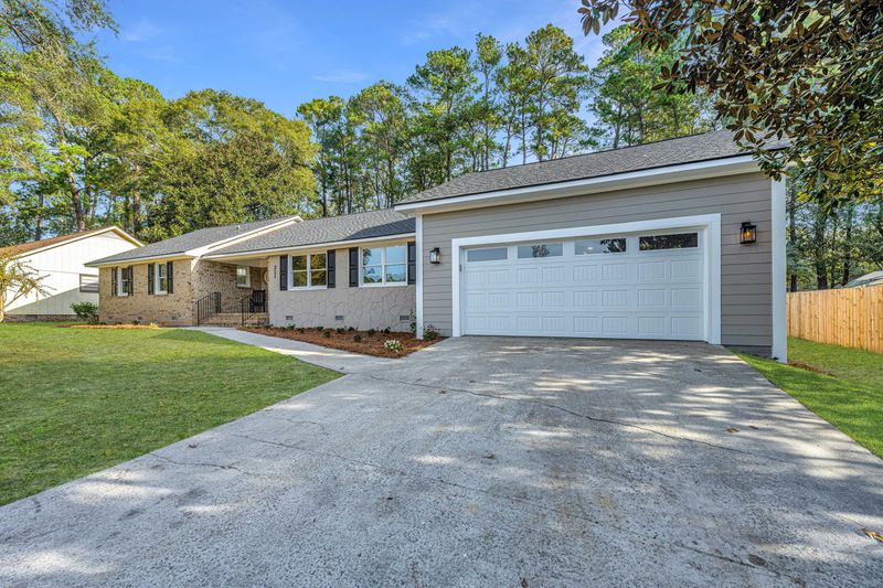 211 Shaftesbury Ln, Summerville, SC 29485
