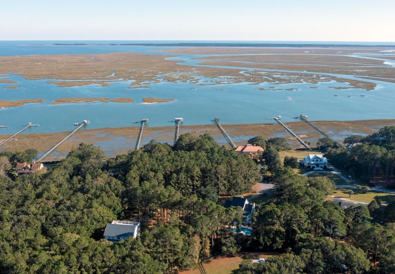 1049 Mainsail Ct, Awendaw, SC 29429