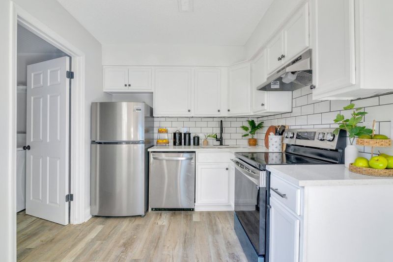 519 Parkdale Dr #E, Charleston, SC 29414