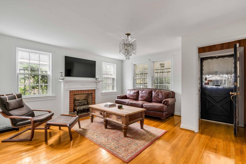 933 Ashley Ave, Charleston, SC 29403