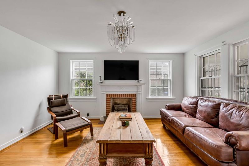933 Ashley Ave, Charleston, SC 29403
