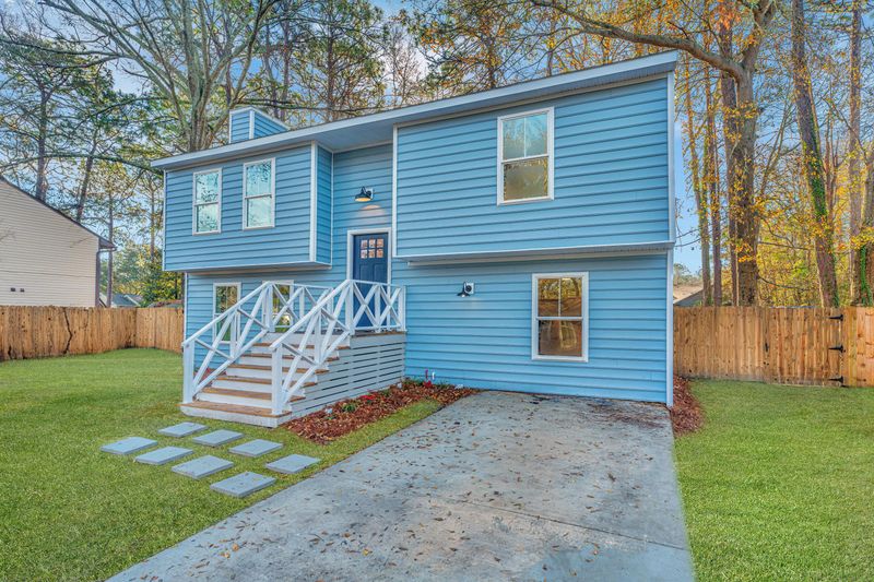 8218 N Ridgebrook Dr, Charleston, SC 29420