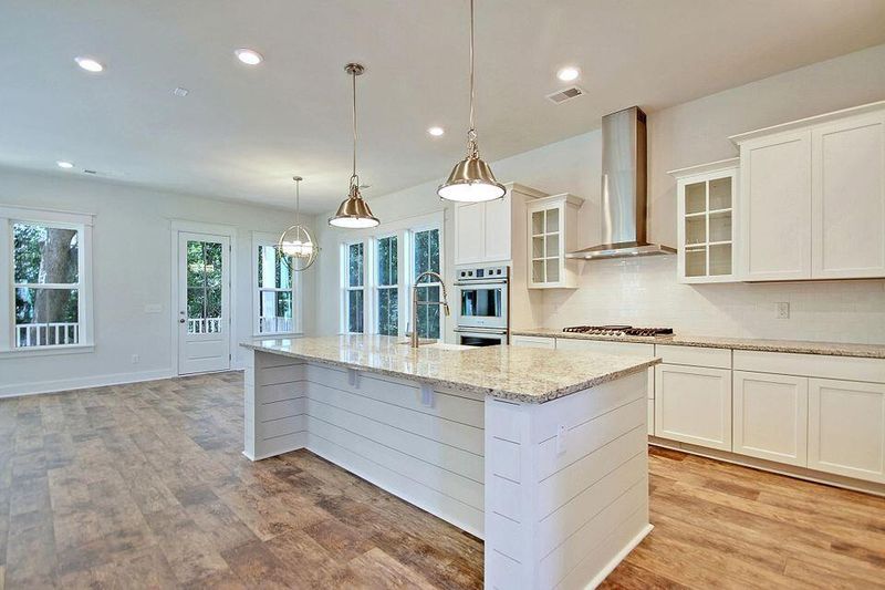 140 Medford St, Summerville, SC 29486