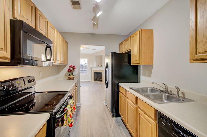 7842 Park Gate Dr, North Charleston, SC 29418
