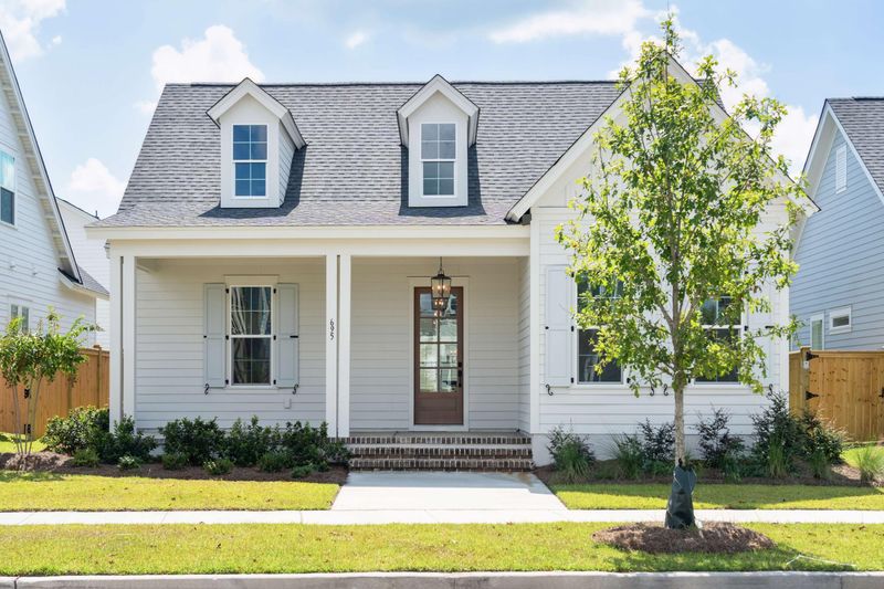 695 Blueway Ave, Summerville, SC 29486