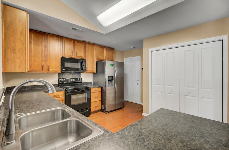 531 Brick Barn Ln, Goose Creek, SC 29445