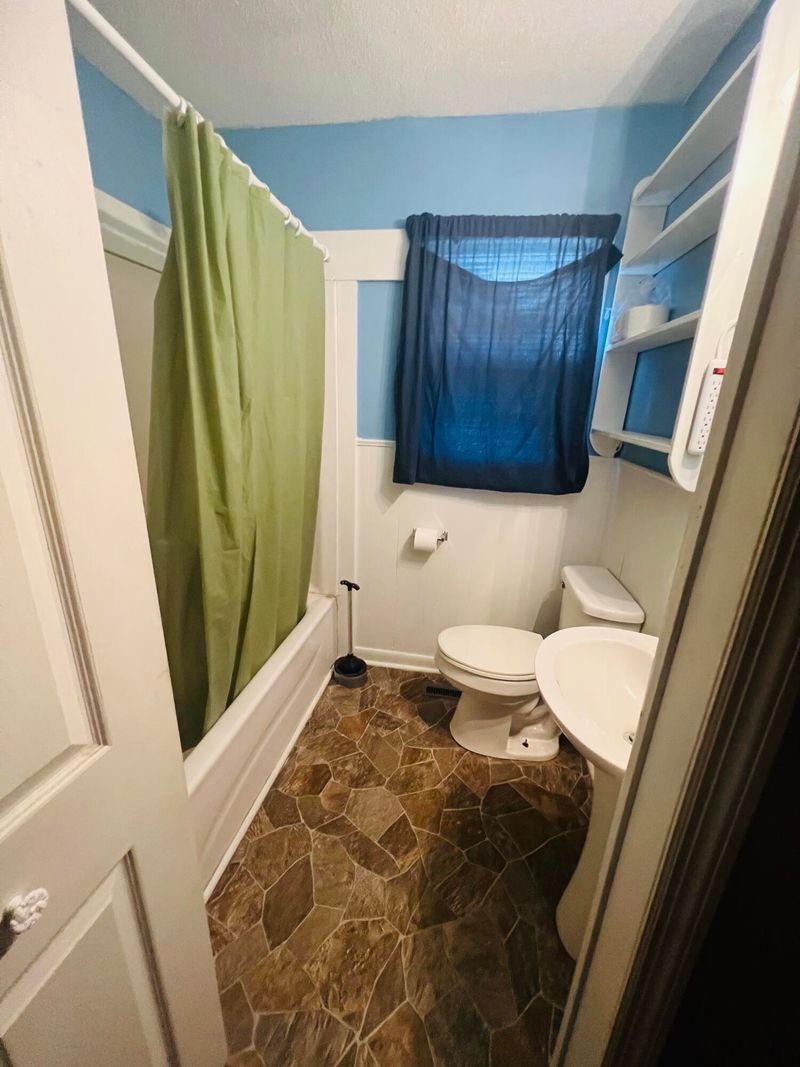 1124 Harristown Rd, Bonneau, SC 29431