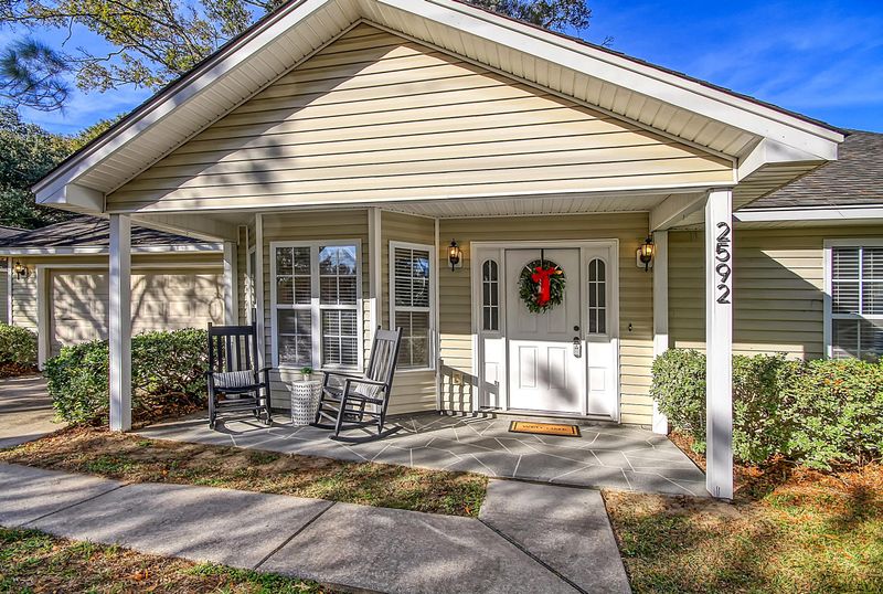 2592 Otranto Rd, North Charleston, SC 29406
