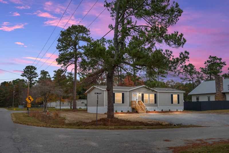 172 Dawsey Dr, Bonneau, SC 29431