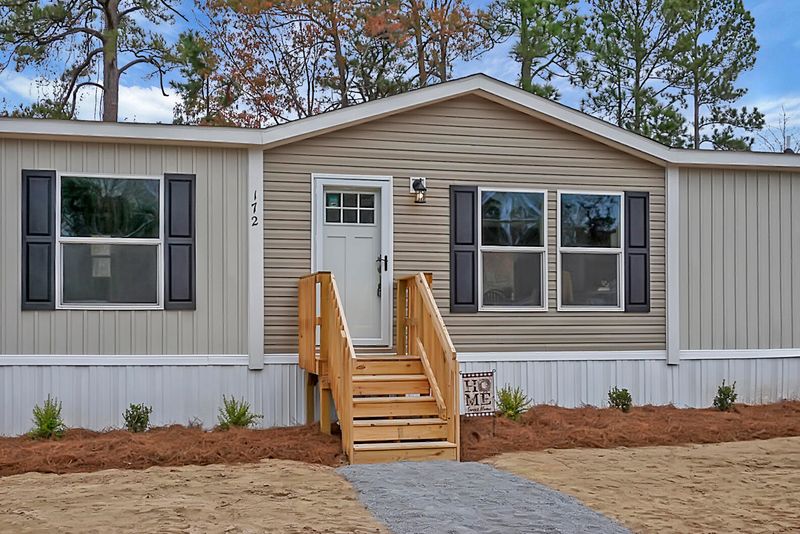172 Dawsey Dr, Bonneau, SC 29431