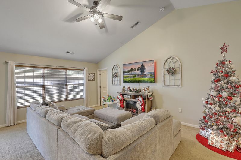 534 English Oak Cir, Moncks Corner, SC 29461