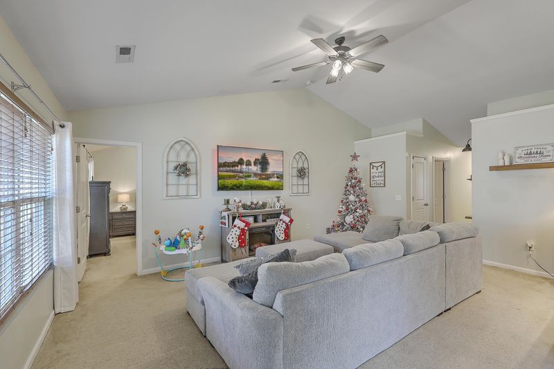 534 English Oak Cir, Moncks Corner, SC 29461