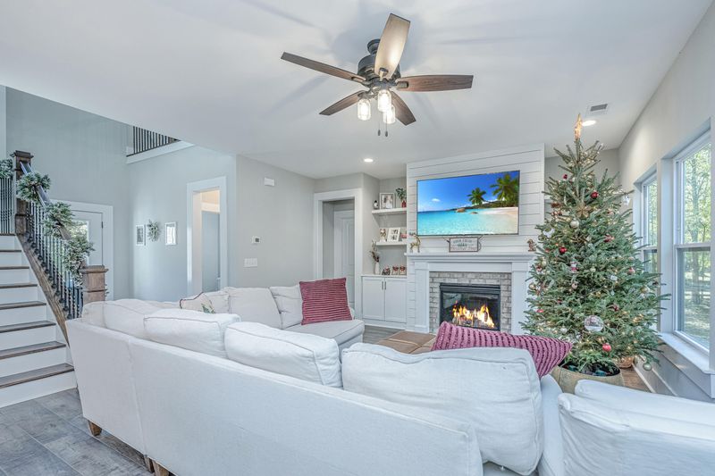 5215 Bear Foot Dr, Hollywood, SC 29449