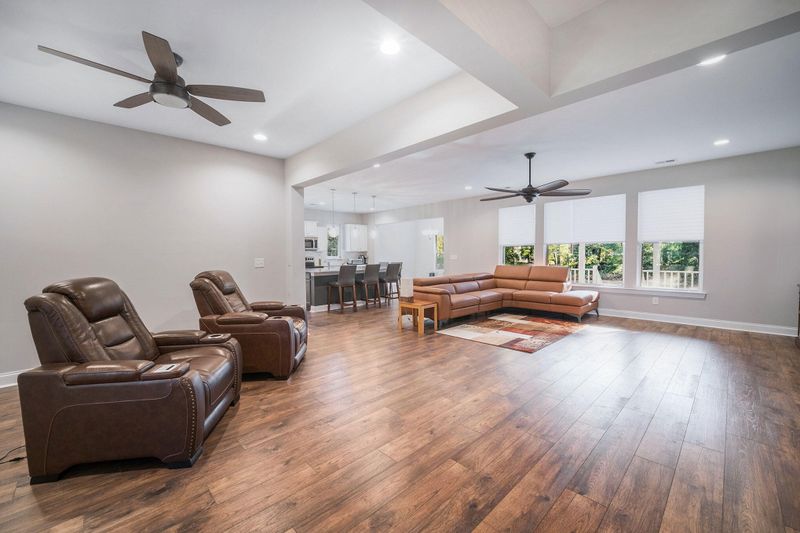 4423 Borrowpit Rd, Hollywood, SC 29449