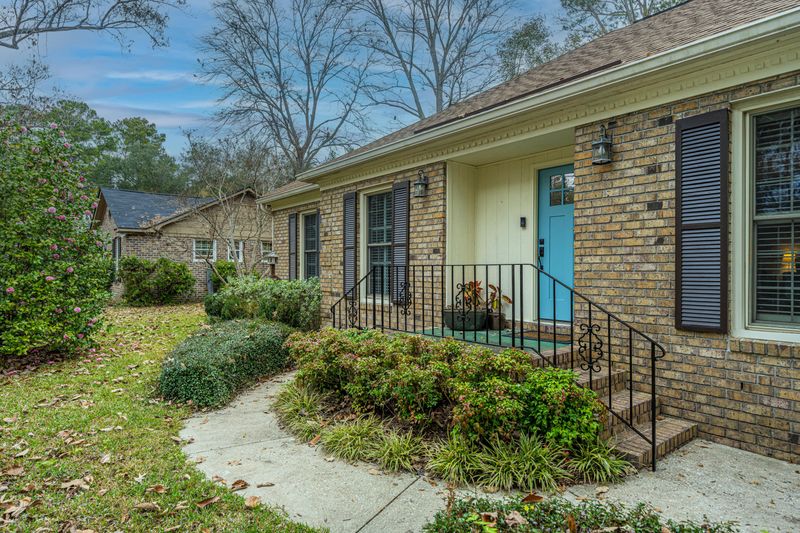 107 Runnymede Ln, Summerville, SC 29485